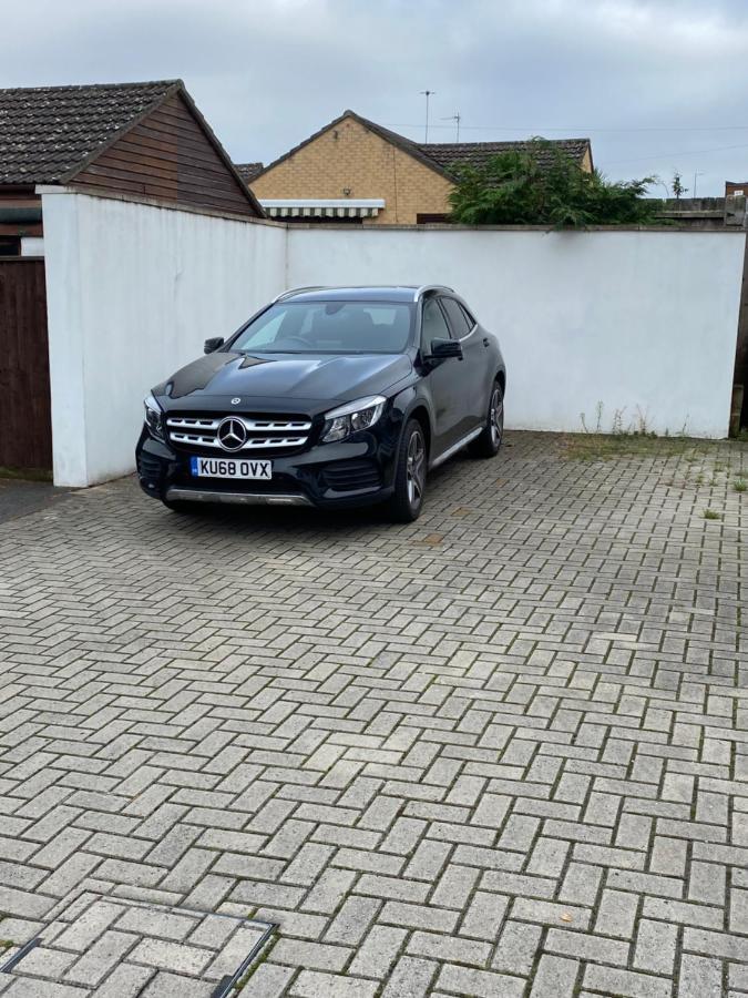 Private Room, Shared Bathroom With One Other, Tea And Coffee Making Facilities, Mini Fridge And Hairdryer, King Sized Bed With Help Yourself Continental Breakfast In Secluded Modern Property With Parking Bournemouth Exterior photo